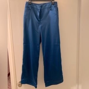 NWT- NY&C blue satin cropped pants